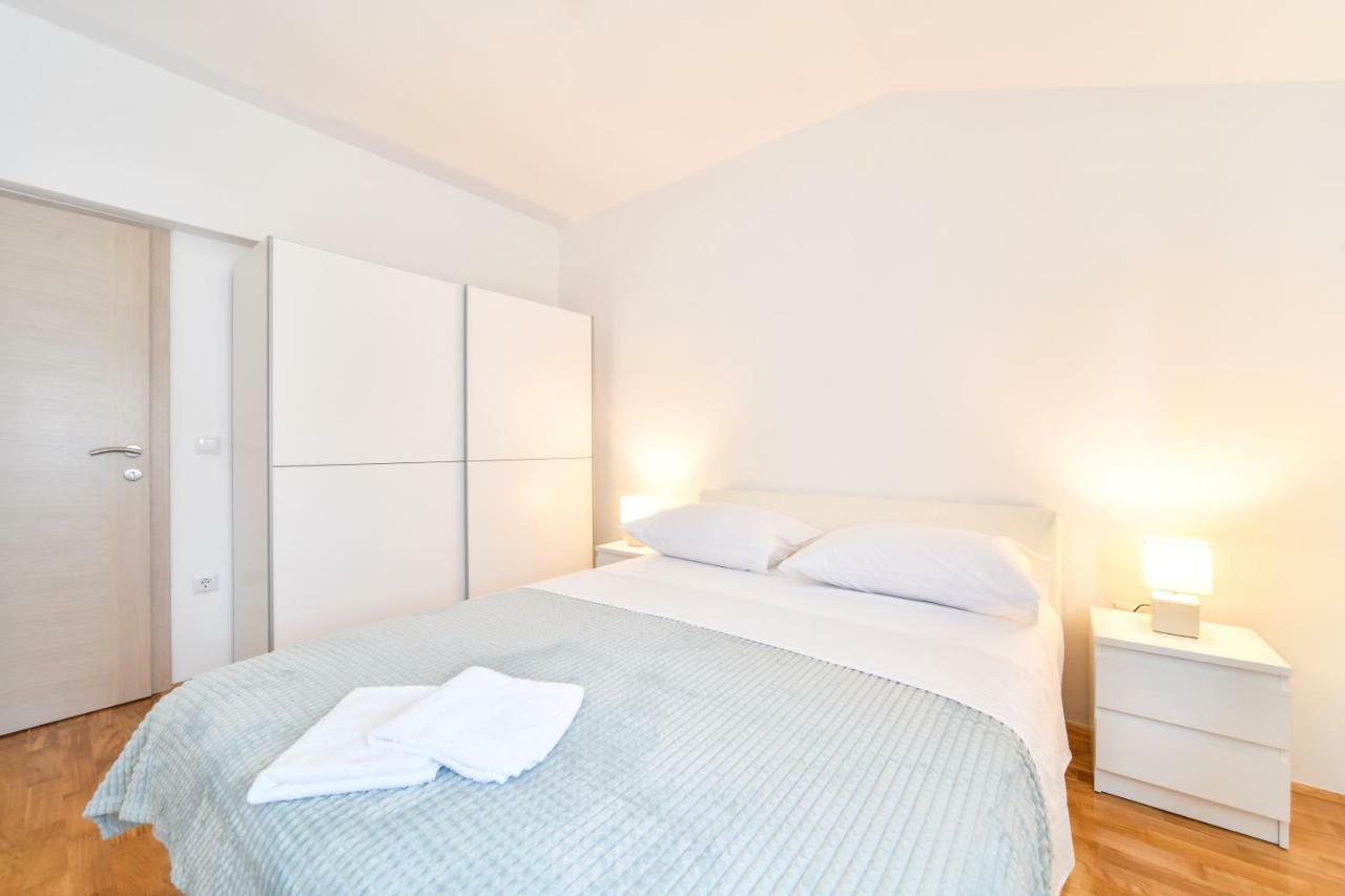 Отель Apartman Novokmet-Crno Задар Экстерьер фото